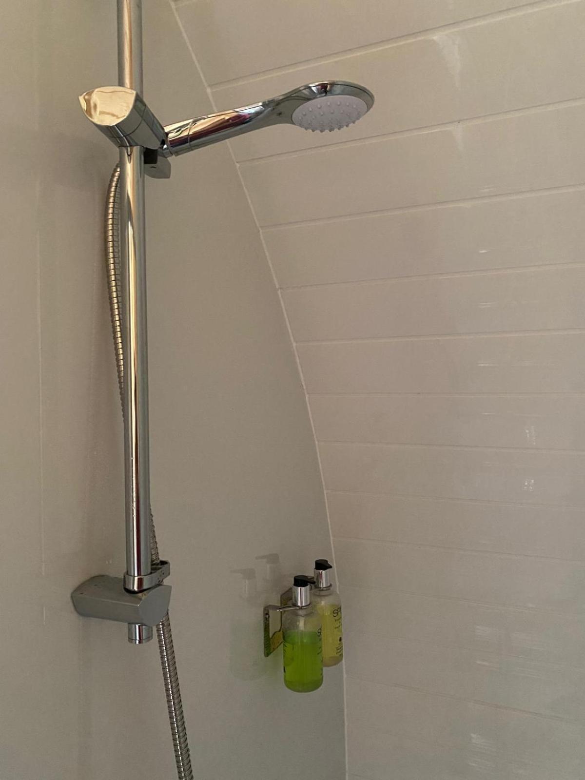 Campsie Luxury Pods With Hot Tub Hotel Glasgow Kültér fotó