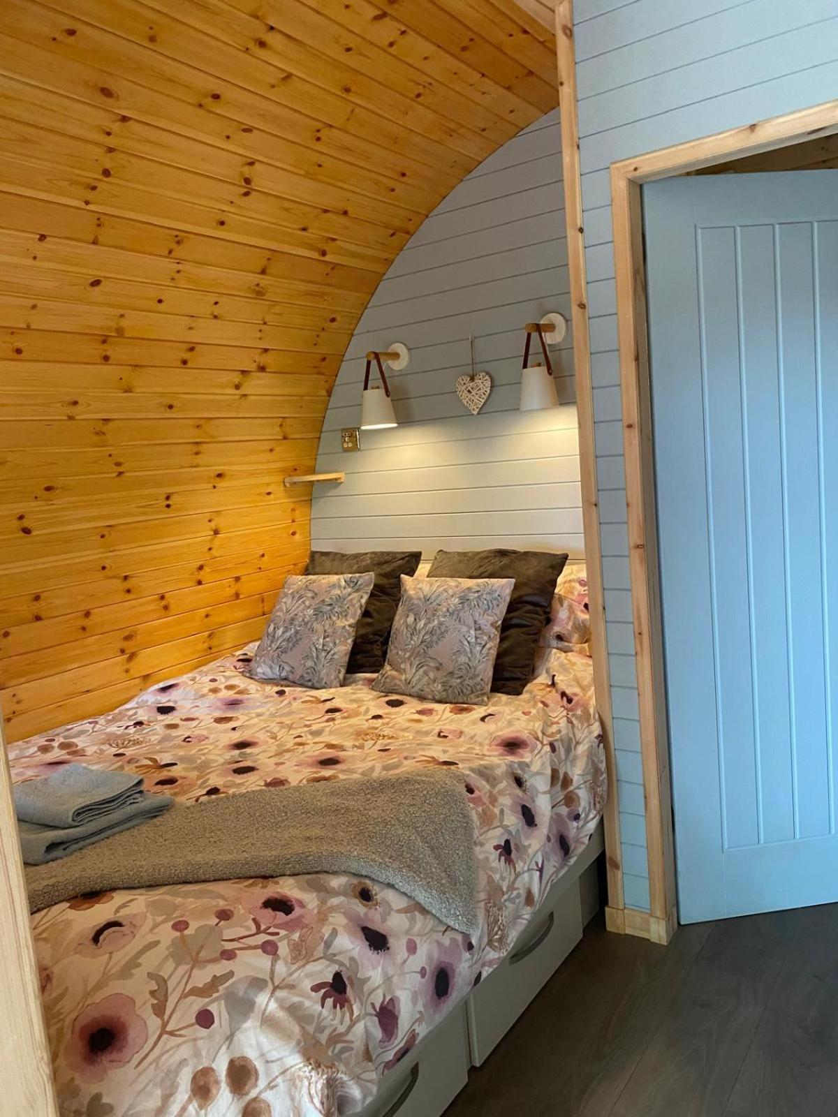 Campsie Luxury Pods With Hot Tub Hotel Glasgow Kültér fotó