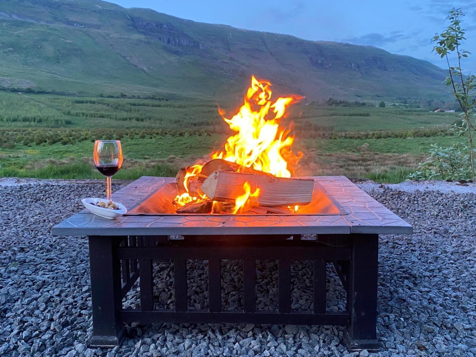 Campsie Luxury Pods With Hot Tub Hotel Glasgow Kültér fotó