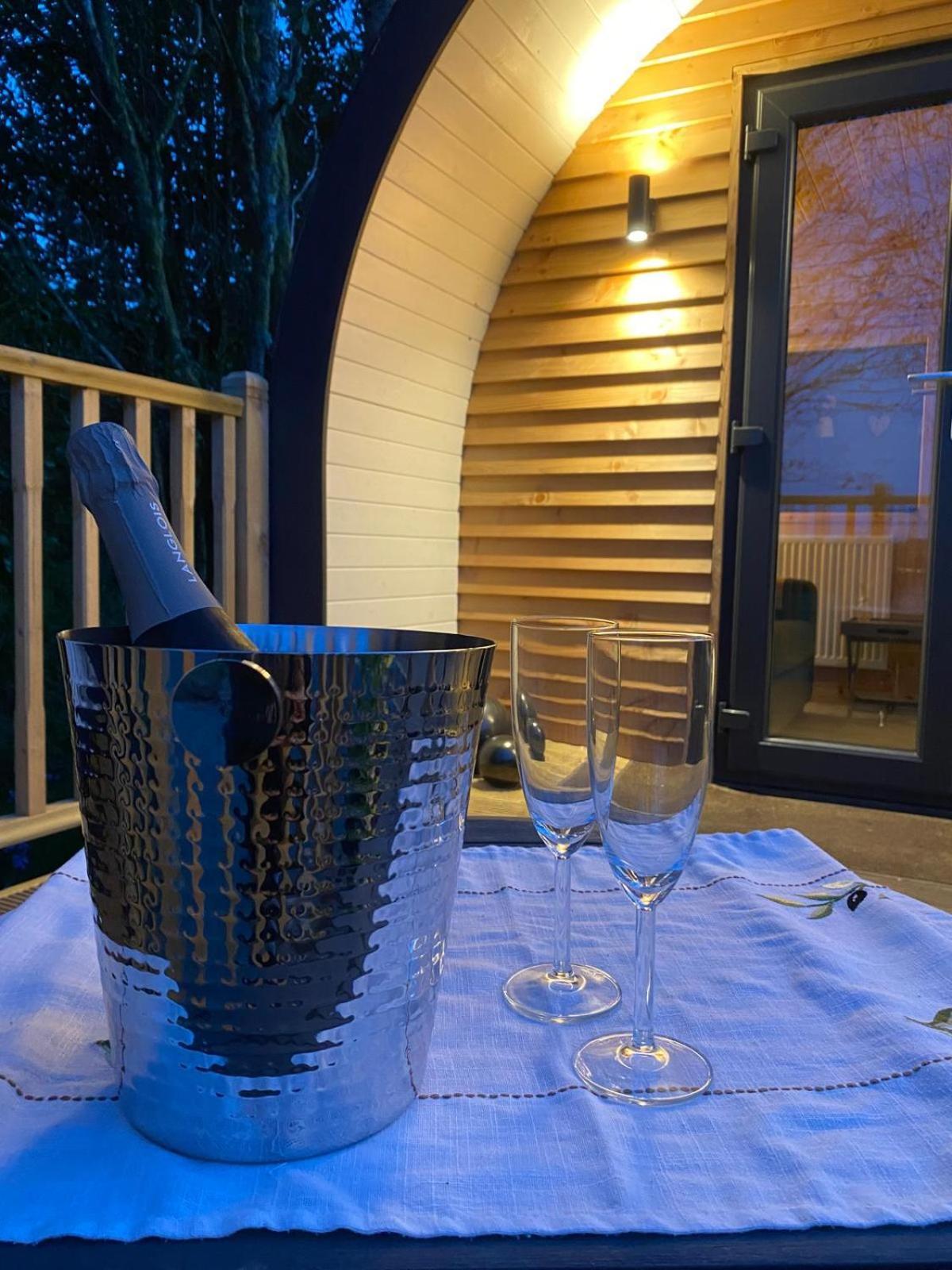 Campsie Luxury Pods With Hot Tub Hotel Glasgow Kültér fotó
